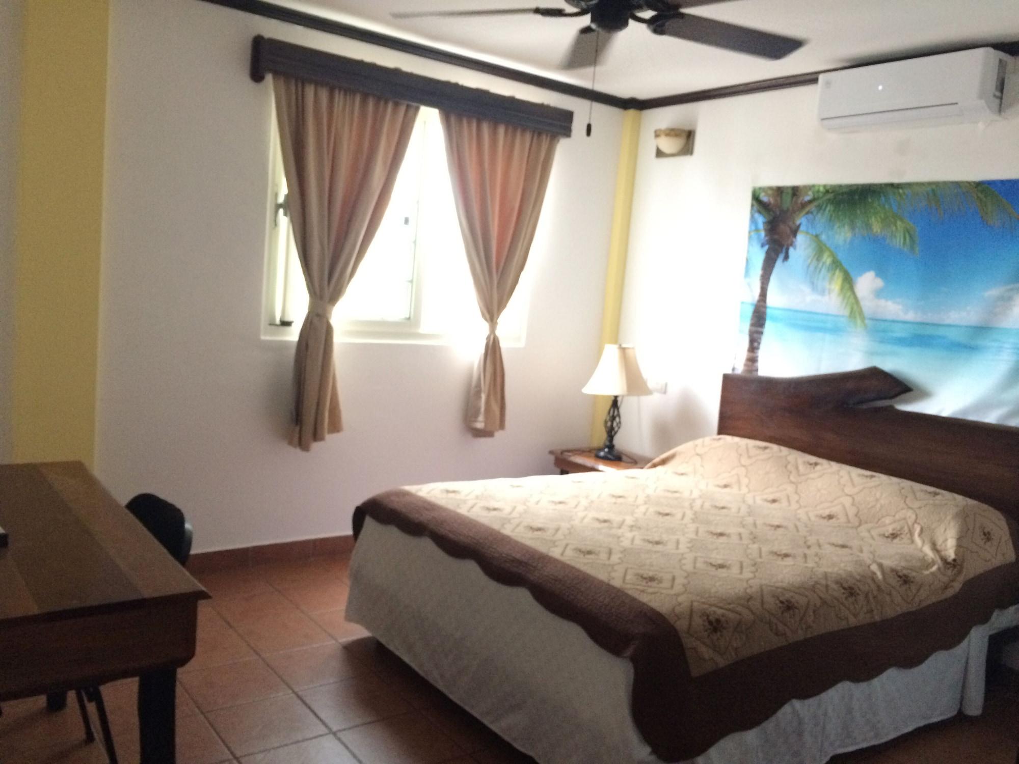 Easy Inn Hotel Belize City Exterior photo