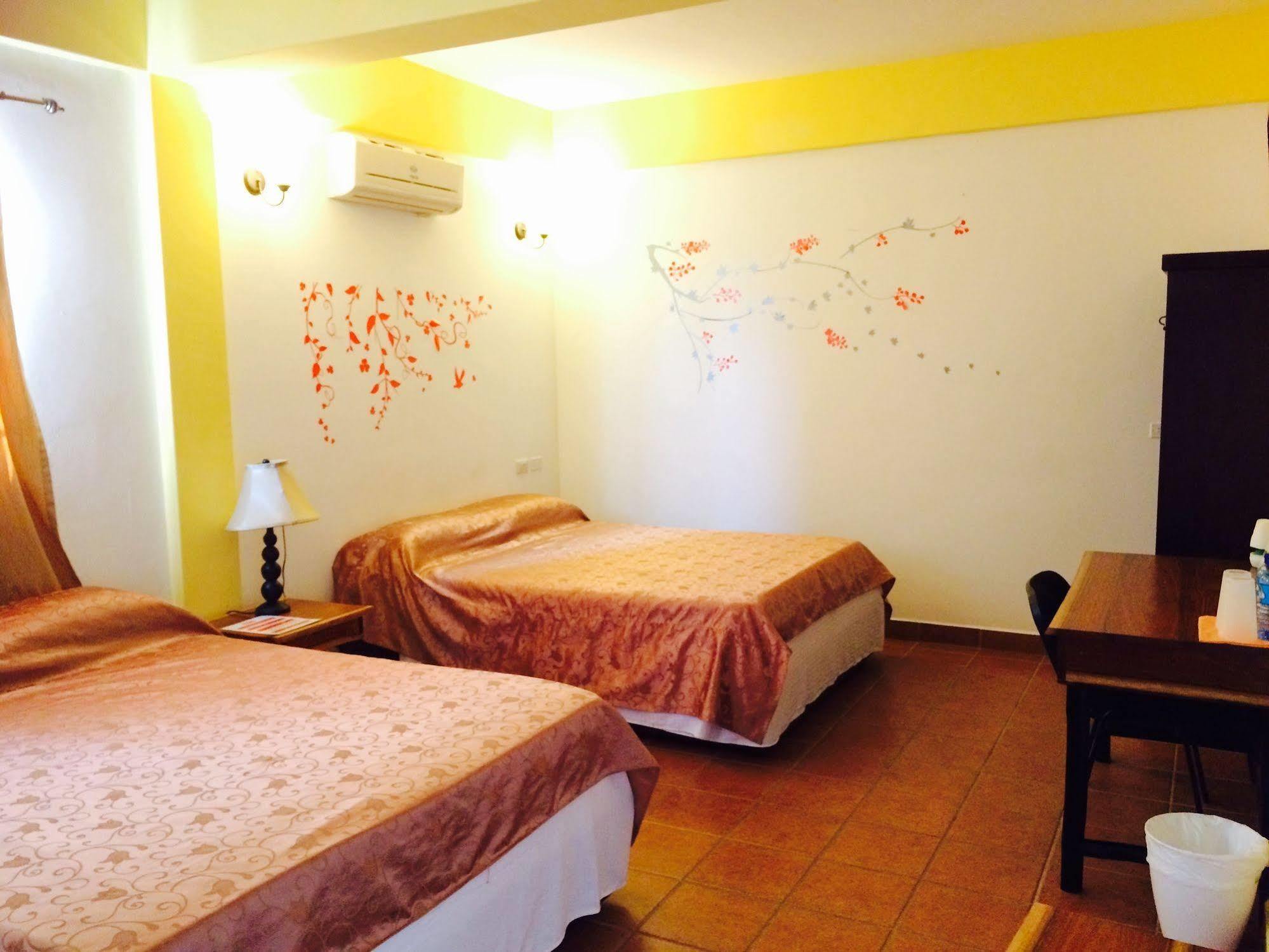 Easy Inn Hotel Belize City Exterior photo